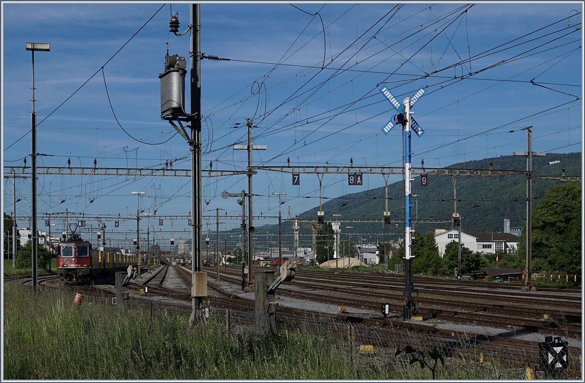 Auch im ETCS Zeitalter werden im östlichen Bahnhofskopf des RB Biel die Zug und Rangierfahrstrassen noch mit Formsignalgen gesichtert.
16. Mai 2017