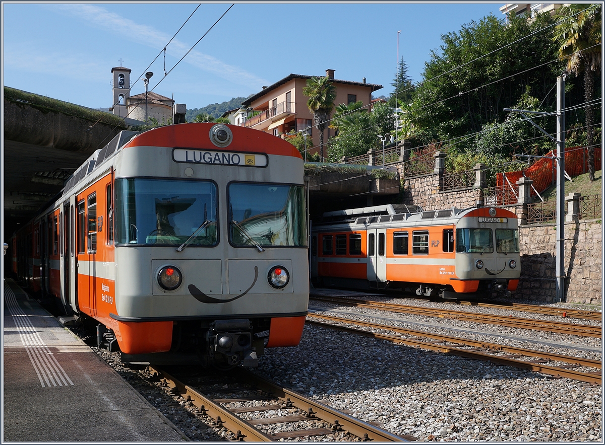 Da am Wochenende die FLP Züge  nur  im Halbstundentakt (statt wie unter der Woche alle 15 Minuten) verkehren, steht in Ponte Tresa neben dem nach Lugano fahrenden Be 4/12 im Hintergrund ein weitere Be 4/12 bei seiner Wochenendruhe.

29. Sept. 2018
