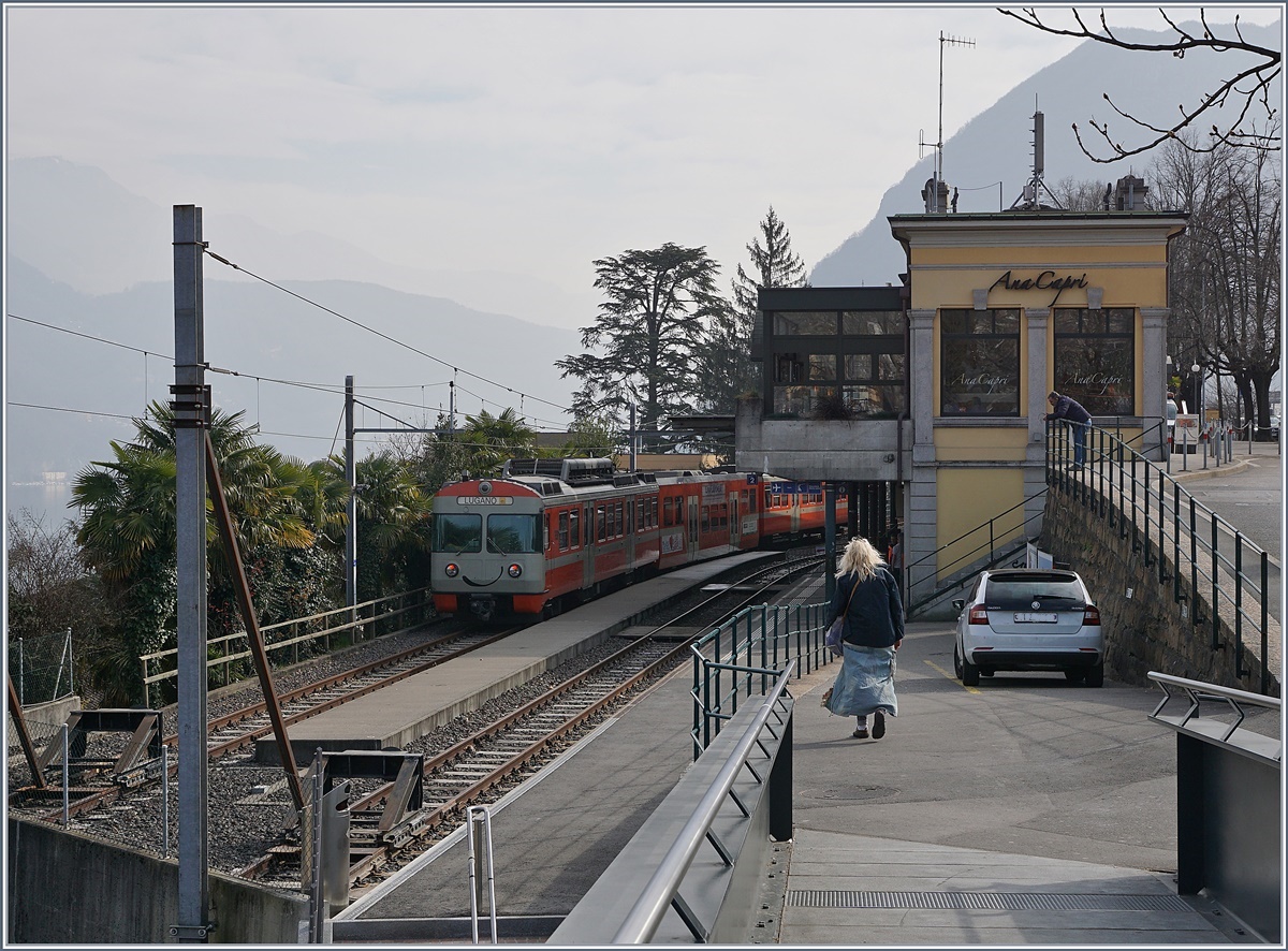 Da von ausnahmsweise von Gleis 2 abfahrend bittet der FLP Regionlazug nach Ponte Tresa eine schönen Blich auf Zug und Bahnhof.
15. März 2017