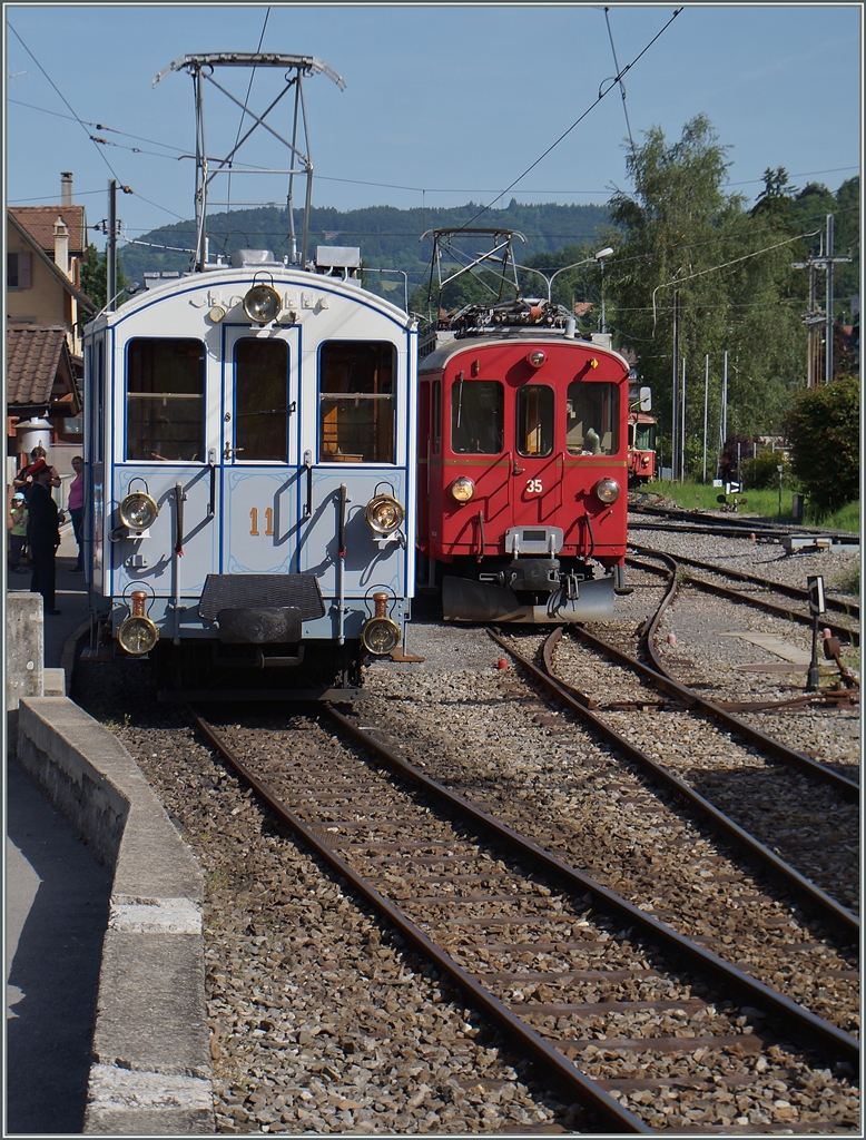 Der Blonay-Chamby MOB BCFe 4/4 11 verdeckt in Blonay den RhB ABe 4/4 35 und zeigt, dass auch ein Dampffestival bei der B-C interessante Motive der elektrischen Traktion bietet.

9. Juni 2014