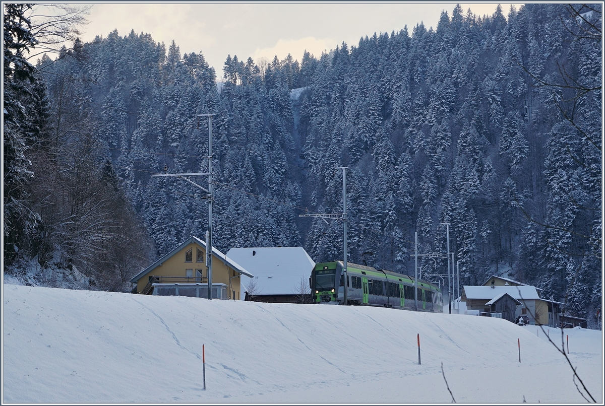 Der BLS RABe 535 113 (Lötschbergerin), der einzigen  Dame  unter all den Lötschberger, kurz vor Trubschachen. 
Der Zug ist als RE 4468 von Luzern nach Bern unterwegs.