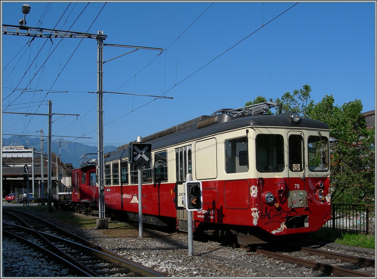 Der etwas lädierte CEV BDeh 2/4 75 in Vevey.
24. Juni 2016