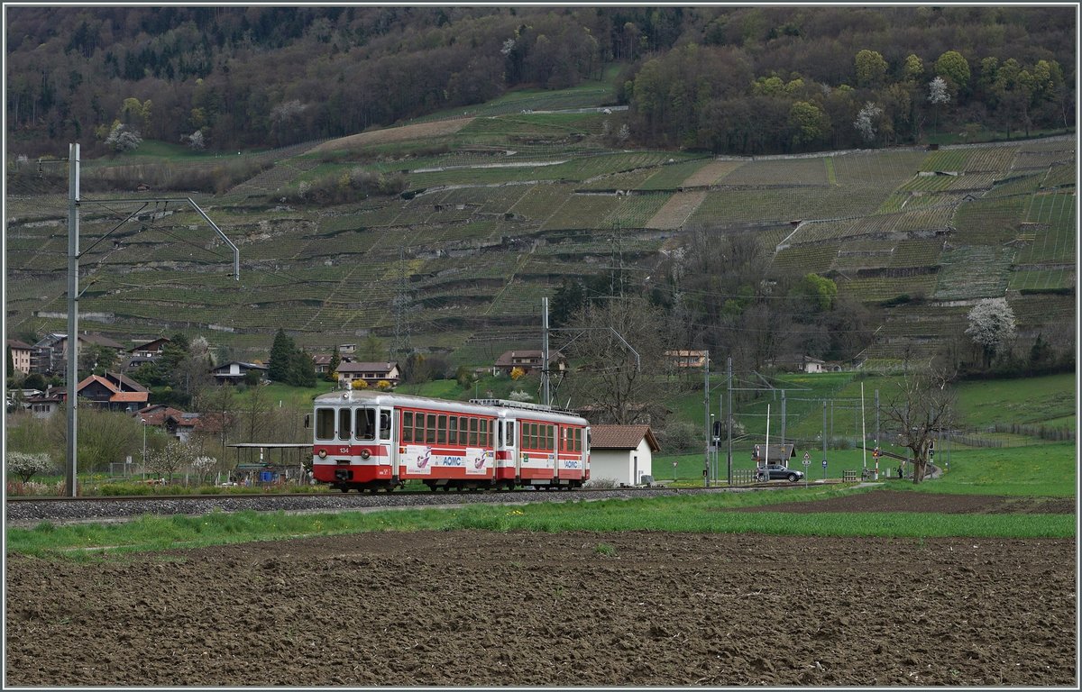 Der ex  Birsigtalbahn-Zug  bestehnd aus Bt 134 und BDe 4/4 als AOMC Regionalzug bei Villy. 
7. April 2016