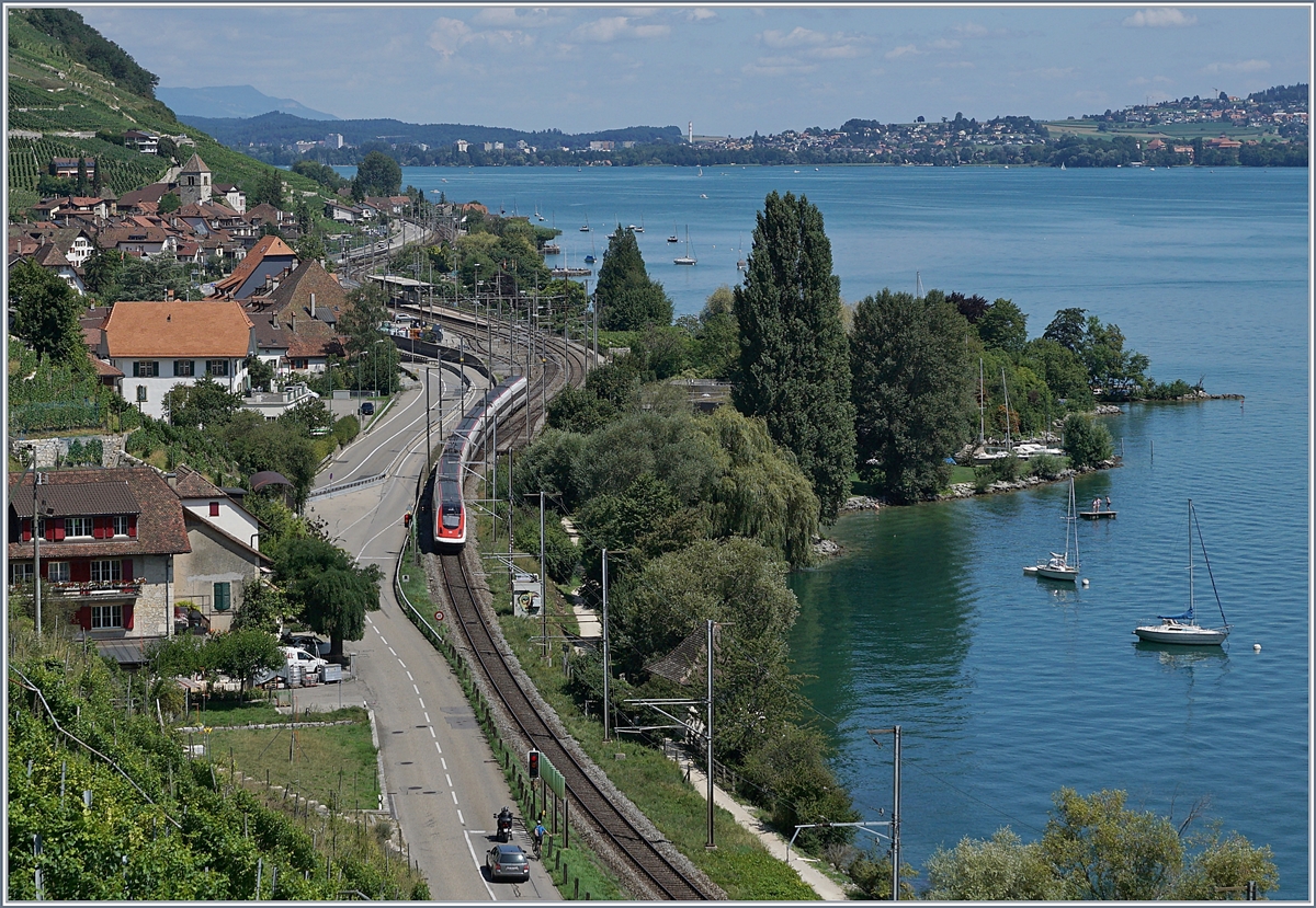 Der IC 1525 Lausanne - St.Gallen geführt von einem ICN erreicht bei Twann das Ende des  kurzen Einspurabschnittes der Strecke Lausanne - Biel/Bienen. In den nächsten Jahren soll eine Tunnellösung den Engpass beseitigen. 

14. August 2019