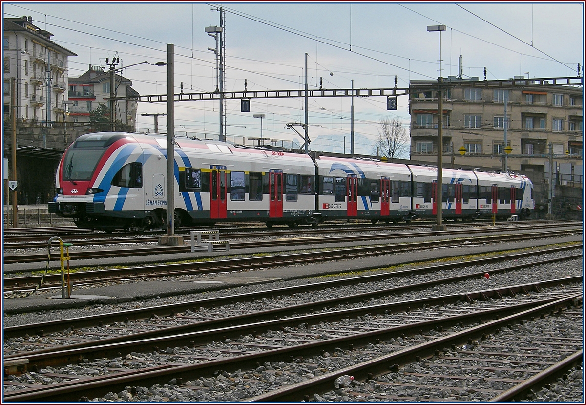 Der Léman Express RABe 522 219 wartet in Lausanne in der Abstellgruppe Jurigoz auf einen neuen Einsatz.
30. März 2018