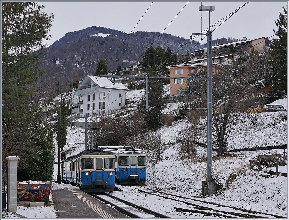 Der MOB ABDe 8/8 4001 SUISSE als Regionalzug 2332 und der abgestellte ABDe 4003 BERNE in Fontanivent.
29. Dez. 2017