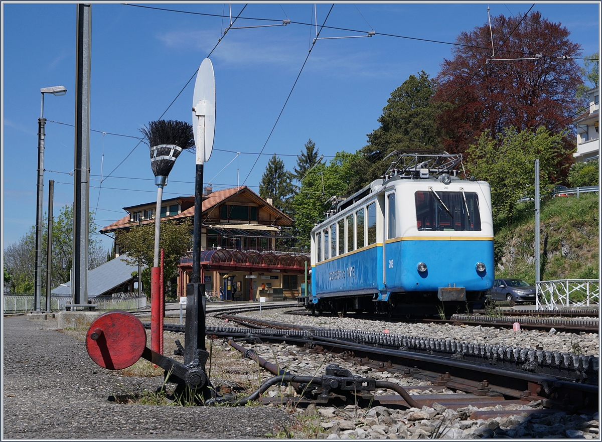 Der Rochers de Naye Bhe 2/4 203 in Glion.
30. April 2017