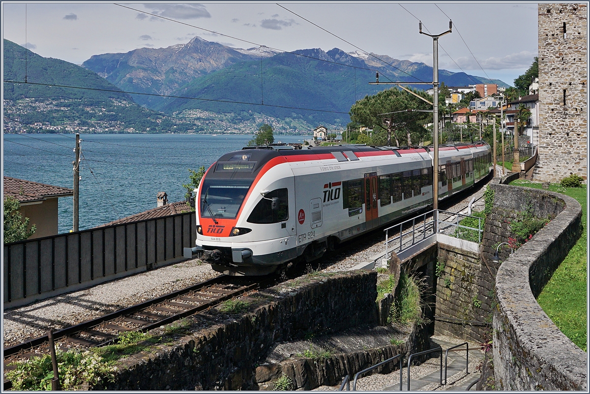 Der SBB TILO Flirt RABe 524 012 als S 30 auf dem Weg nach Malpensa bei San Nazzaro. Leider ist der Zweistundentakt der S 30 für Reisende und Fotografen nicht sehr interessant...
20. Mai 2017