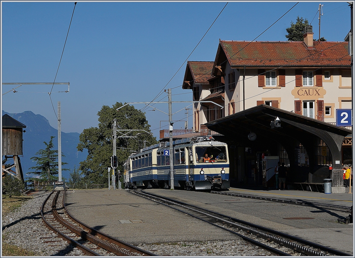 Die beiden Rocheres de Naye Bhe 4/8 304 und 304 erreichten Caux.
1. Juli 2018
