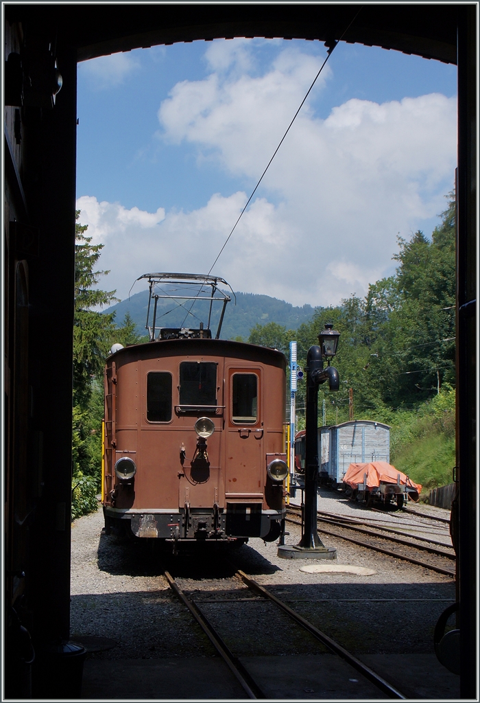 Die von der BOB übernommene HGe 3/3 29 in Chaulin.
1. August 2014