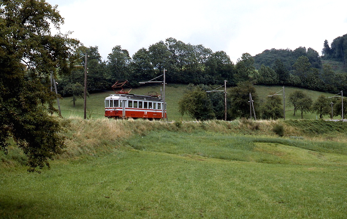 Die Firma Stern & Hafferl betreibt mehrere normal- und meterspurige Bahnen in Ober�sterreich. Nachdem zun�chst gebrauchte Fahrzeuge aus Deutschland die urspr�nglichen Triebwagen ersetzen sollten, wurden sp�ter auch ex-schweizer Triebwagen gekauft. Im Juli 1992 hat der ET 26.109 (ex-Sernftalbahn BFe 4/4 6, ex AOMC BDe 4/4 112) auf der meterspurigen Lokalbahn Gmunden-Vorchdorf (GV) gleich die Endhaltestelle in Gmunden Traundorf erreicht.