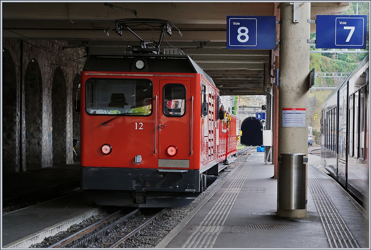 Die Hem 2/2 12 ist mit ihrem  Belle Epoque  Zug in Montreux eingetroffen.
16. Sept. 2017