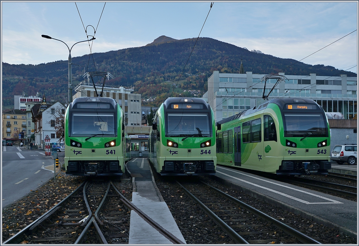 Die TPC Beh 2/6 541, 544 und 543 vertreten in Monthey Ville drei von vier Dents de Midi Gipfel: Cime de l'Est, L'Eperon und La Cathédrale.
28. Okt. 2016