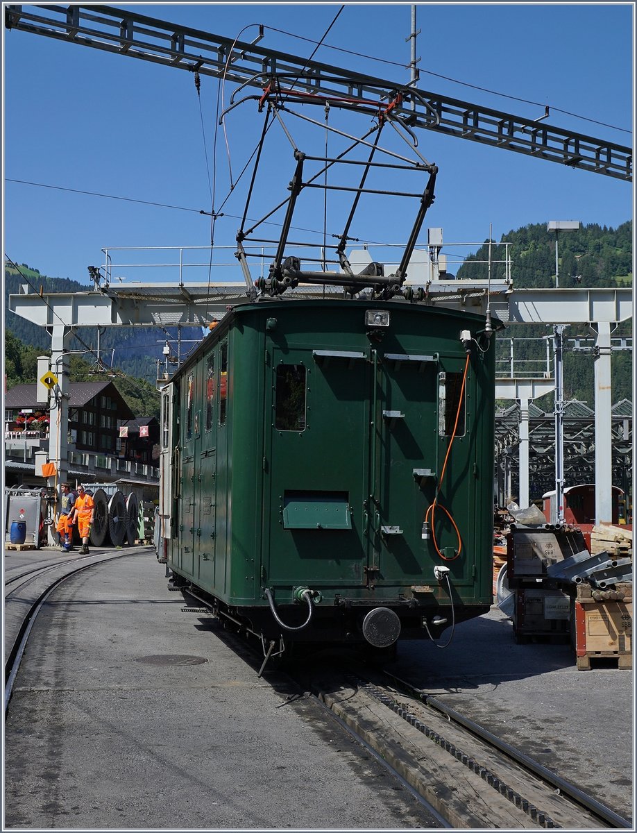 Die WAB He 2/2 64 ist im Rangierdienst von Lauterbrunnen beschäftig. 
8. August 2016