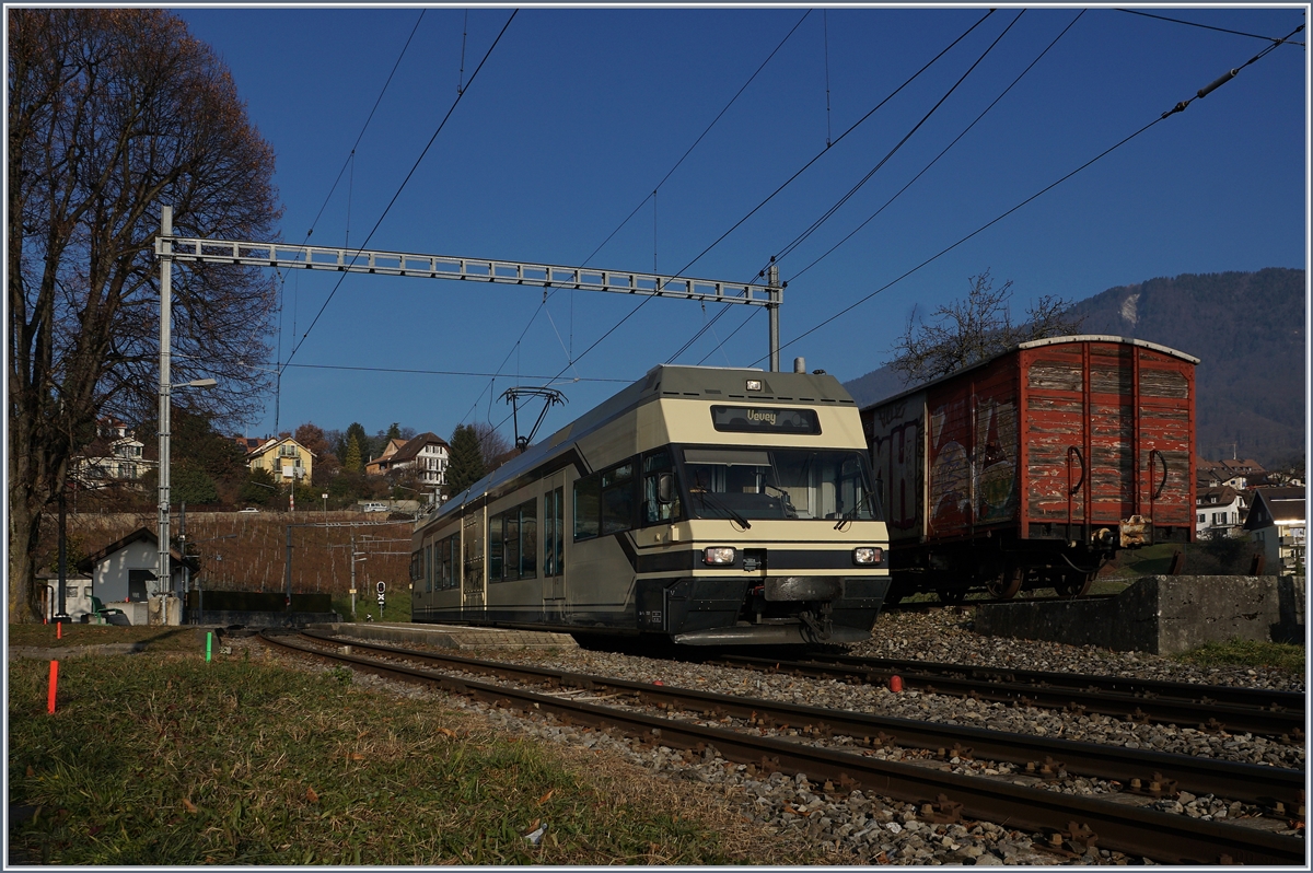 Ein CEV MVR GTW Be 2/6 wartet in St-Légier Gare auf die Abfahrt. In der Zwischenzeit sind die CEV MVR GTW Be 2/6 an die asm und MIB übergegangen und der Bahnhof von St-Légier Gare ist umgebaut worden. 

15. Dez. 2016