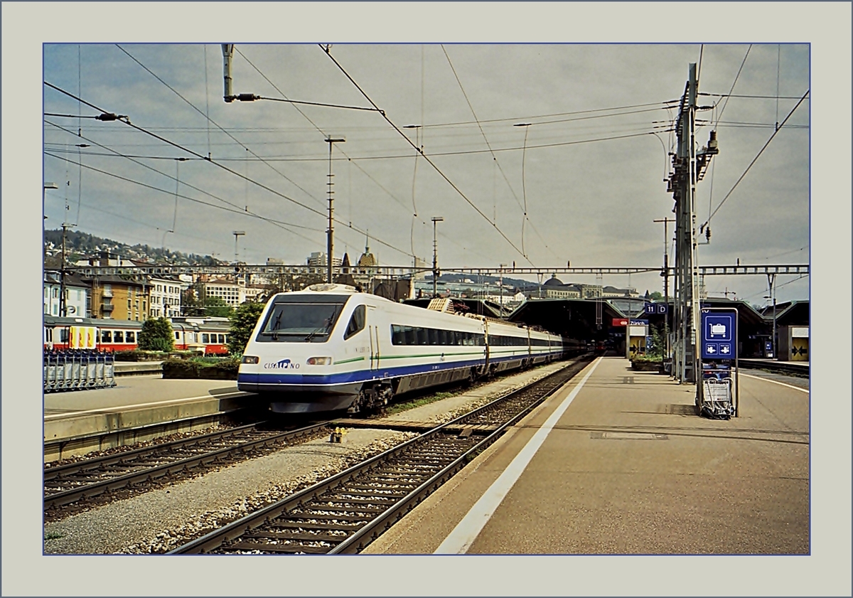 Ein CIS ETR 470 verlässt Zürich HB. 

im Mai 2001