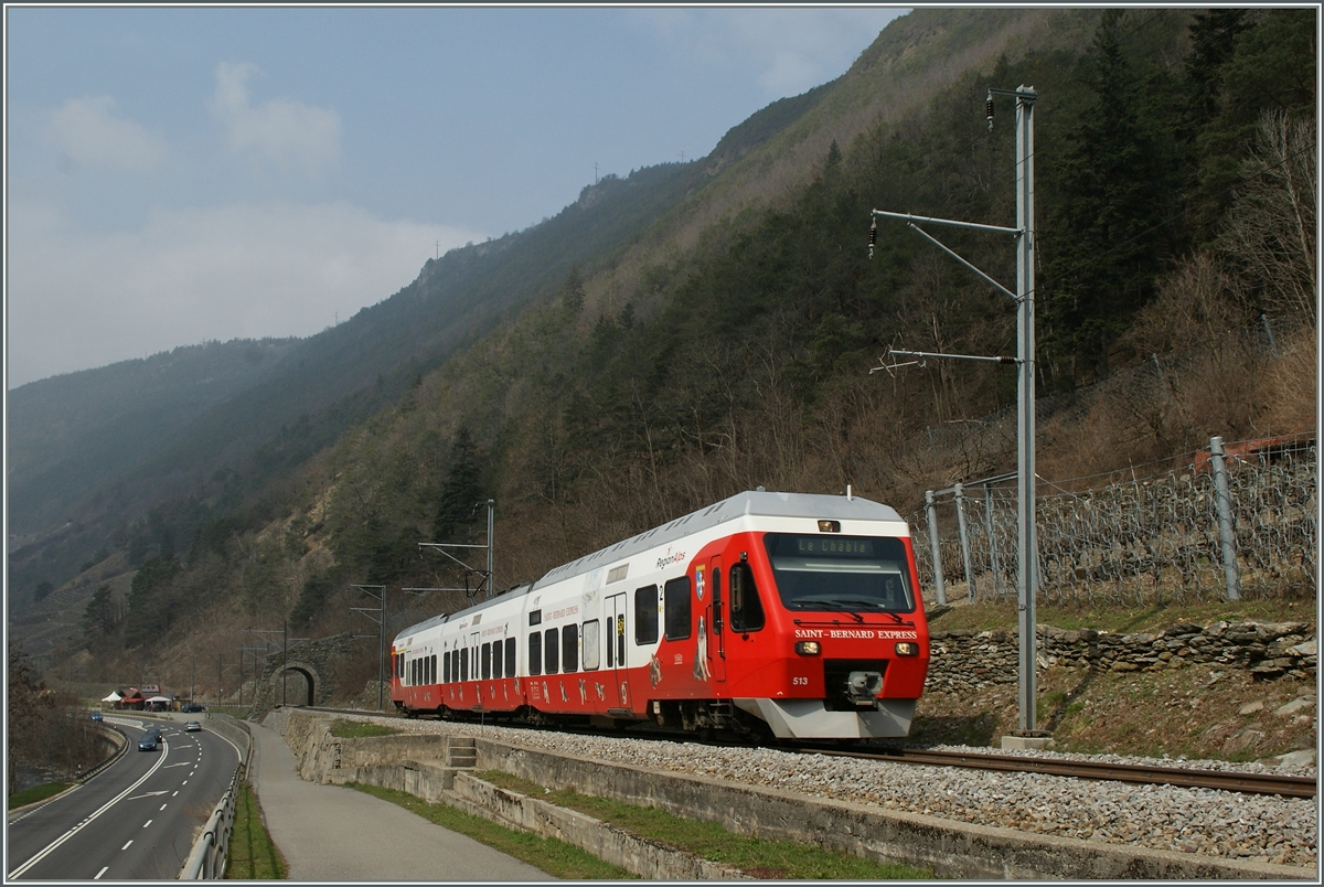 Ein TMR RABe 527 zwischen Bovernier und Semrancher.
7. April 2013