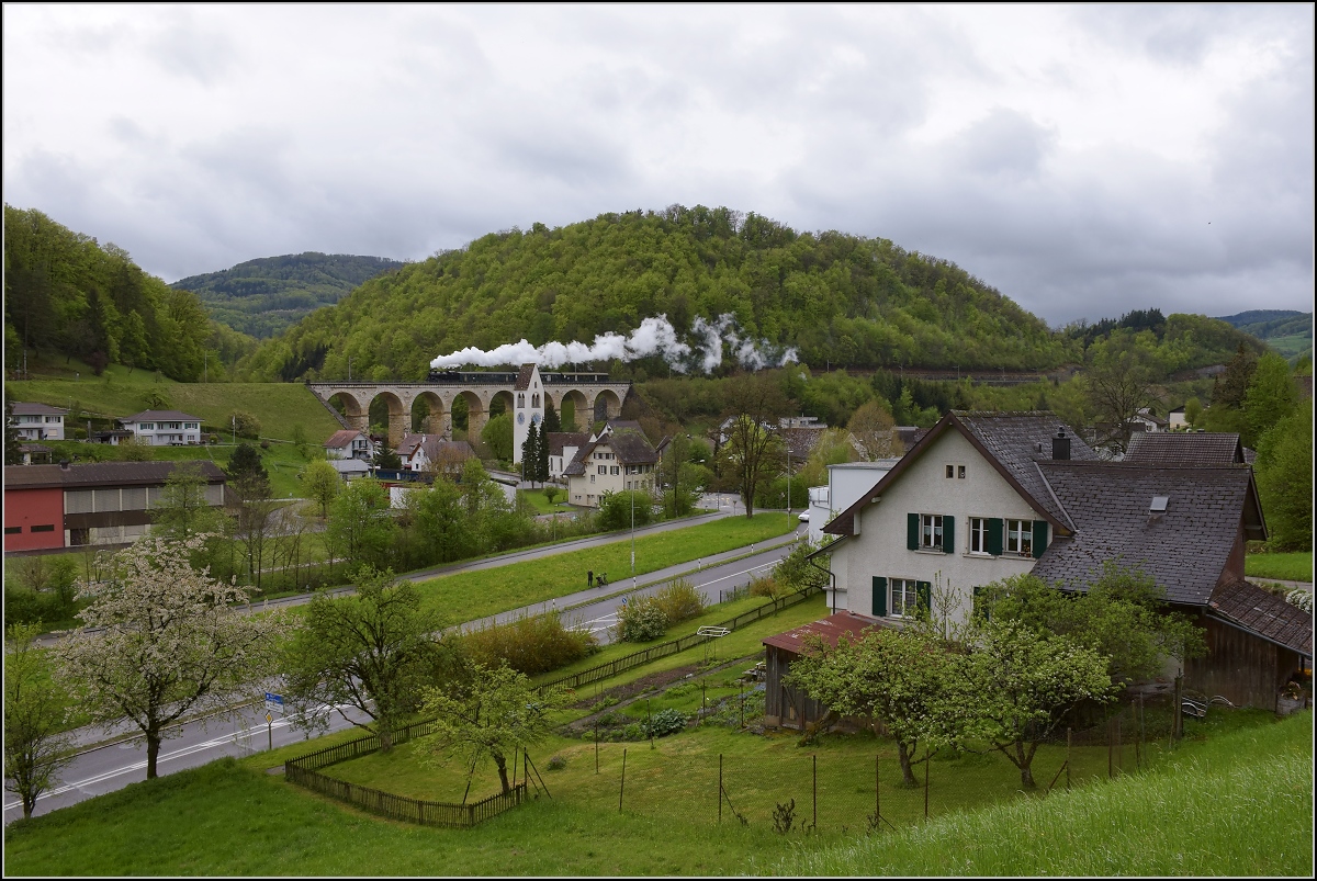 Fahrleitungsst�rung nannte sie die Veranstaltung, um an die Dampfreserve in Olten f�r solche F�lle zu erinnern. Der Klassiker auf dem R�mlinger Viadukt mit Eb 3/5 3819. April 2019.