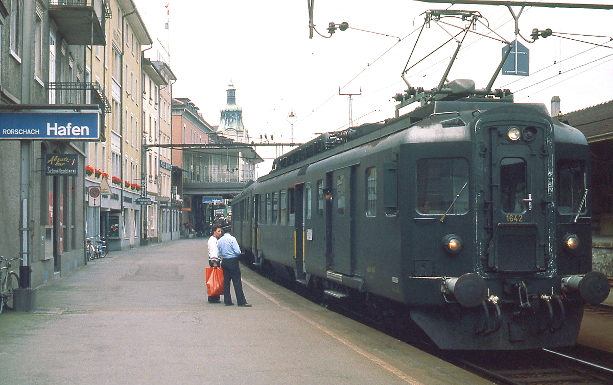 Im Fr�hjahr 1979 ist der BDe 4/4 1642 in Rohrschach Hafen eingetroffen