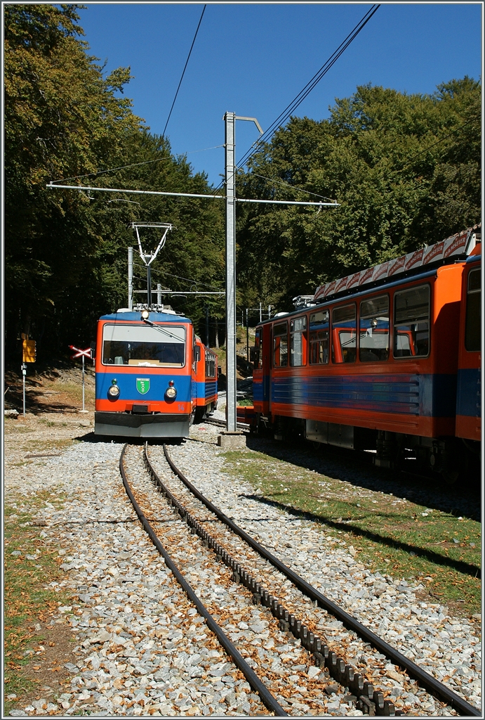 In Bella Vista kreuzen sich st�ndlich die Tal- und Bergw�rts fahrenden Bhe 4/8. 
13. Sept. 2014 