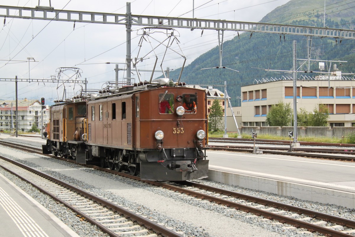 Jubil�um,125 Jahre RhB.Museumslok Ge4/6 Nr.353(SLM/MFO 1914)und Ge6/6 I Nr.415(SLM/BBC 1929)beim unsetzen in Samedan.Eine Ge4/6,die Nr.391(SLM/AEG 1913)befindet sich im Deutschen Technikmuseum in Berlin.24.07.14  