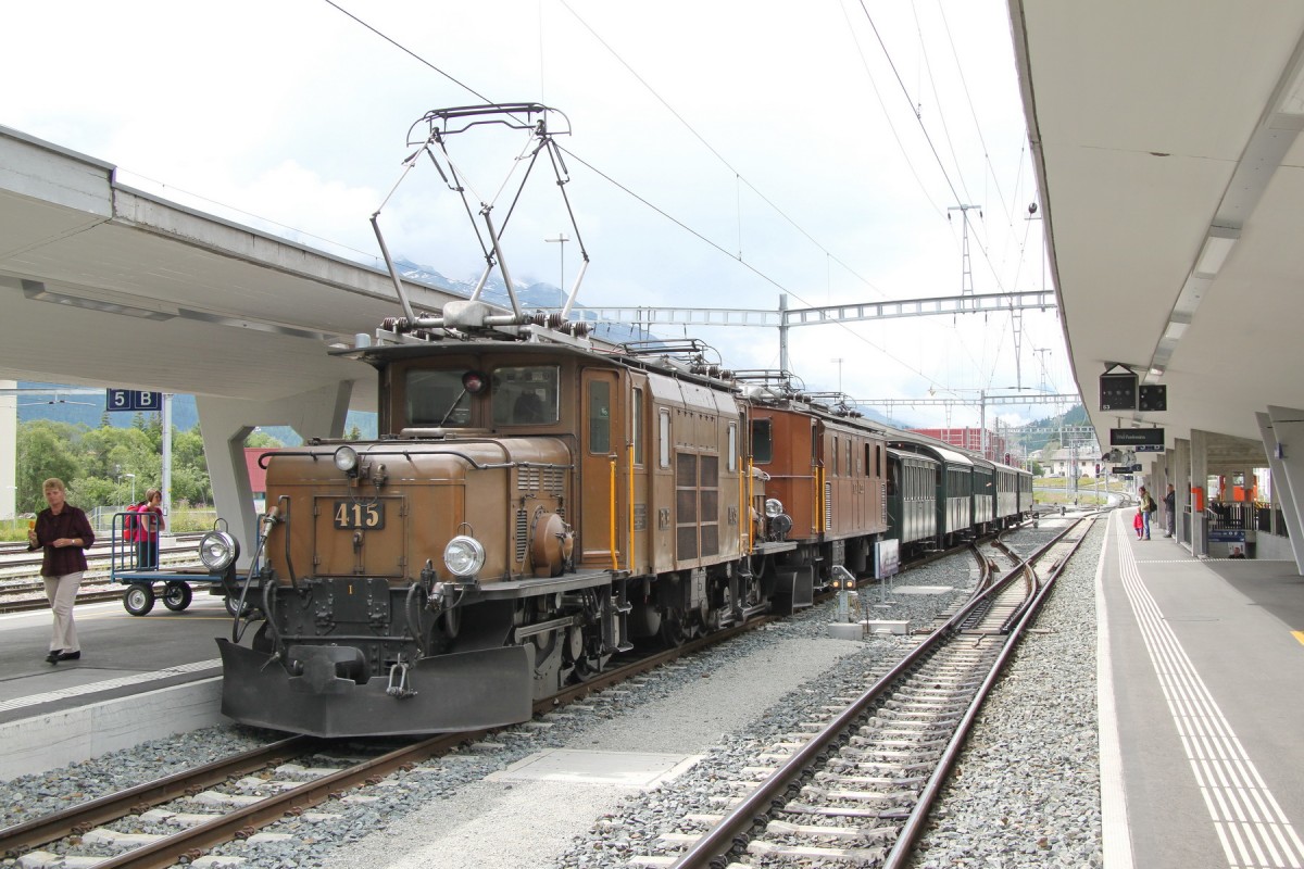 Jubil�um,125 Jahre RhB.Museumslok Ge6/6 I Nr.415(SLM/BBC 1929)und Ge4/6 Nr.353(SLM/MFO 1914)mit einem Nostalgiezug in Samedan.24.07.14  