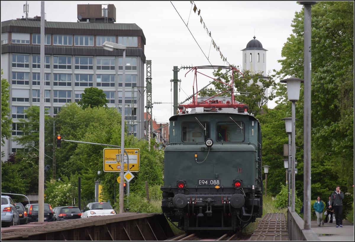 Krokodilalarm am See.

Rückfahrt 194 088 auf der Konstanzer Rheinbrücke. Mai 2022. 