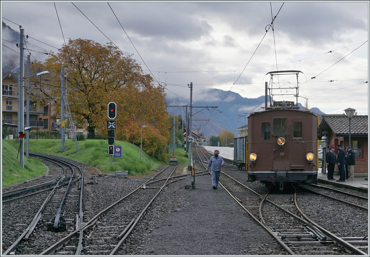 LA DER 2020 du Blonay-Chamby  / Saison Abschluss der Blonay-Chamby Bahn: Die BOB HGe 3/3 29 hat mit Zug den Bahnhof von Blonay erreicht und wartet nun auf das Manöver. 

24. Okt. 2020
