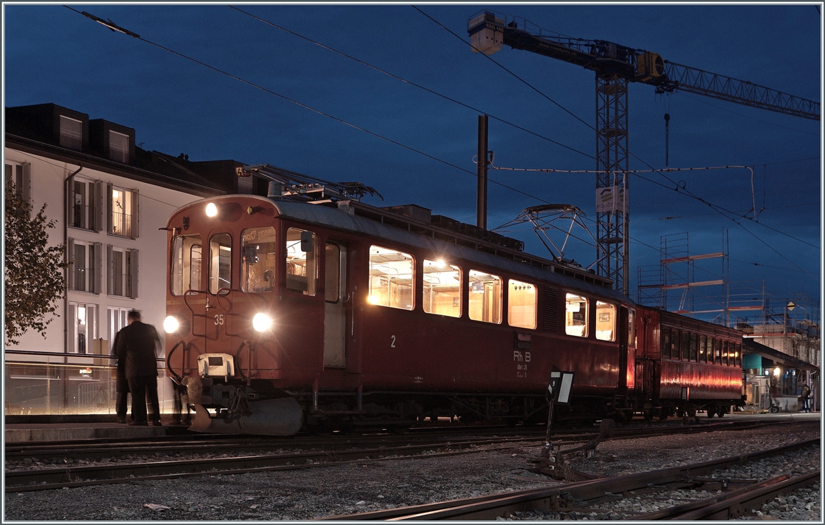  LA DER 2020 du Blonay-Chamby  / Saison Abschluss der Blonay-Chamby Bahn: Mit einem verstärkten Fahrplan und viel Dampf wird vor dem  Winterschlaf  nochmals viel Betrieb gemacht. Der allerletzte Zug reizte dann noch zum einen oder andern Experiment: Der RhB ABe 4/4 I 35 wartet in Blonay auf die (Leer)-Rückfahrt nach Chaulin.

25. Oktober 2020