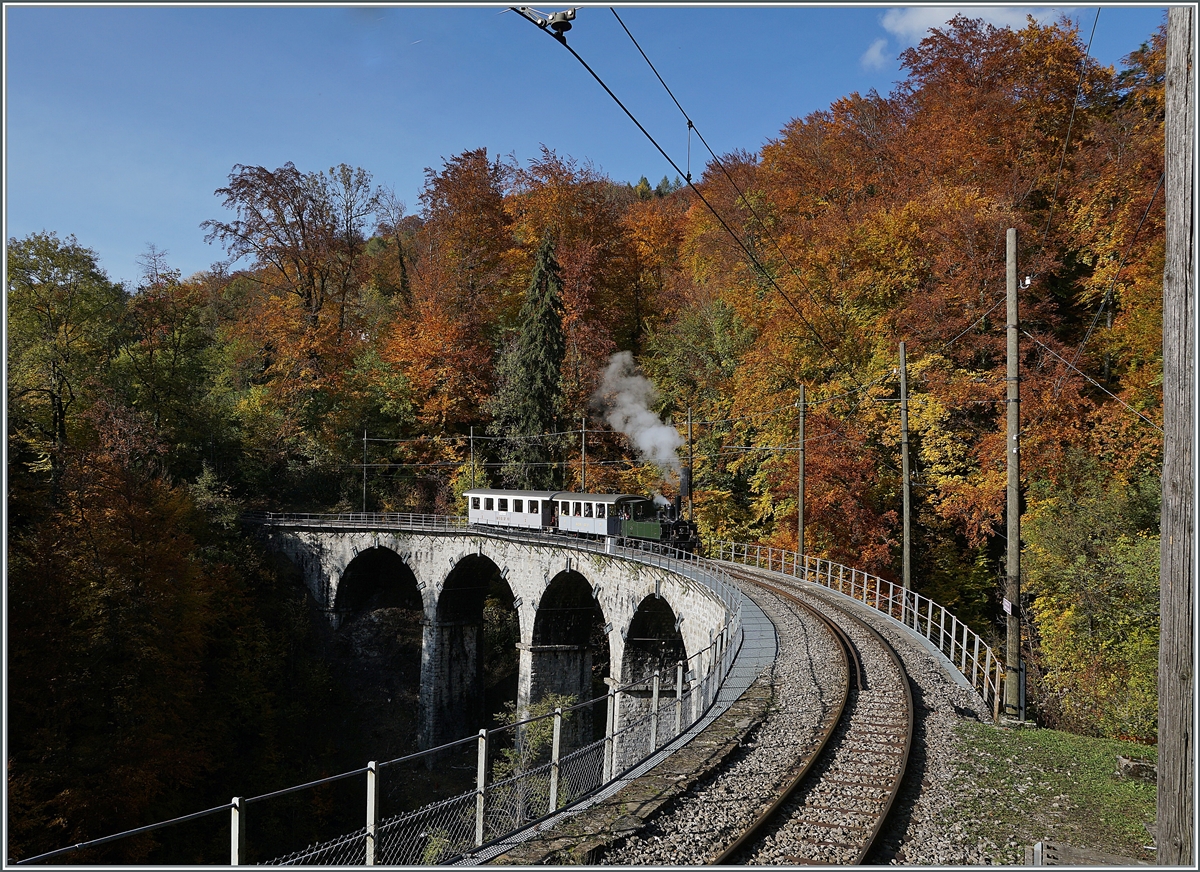  LA DER 2020 du Blonay-Chamby  / Saison Abschluss der Blonay-Chamby Bahn: Mit einem verstärkten Fahrplan und viel Dampf wird vor dem  Winterschlaf  (bzw. Arbeit im Dépôt Chaulin) nochmals viel Betrieb gemacht. Die LEB G 3/3 N° 5 (Baujahr 1890) überquert mit ihrem Personenzug von Blonay nach Chaulin den Baye de Clarens Viadukt.

24. Okt. 2020