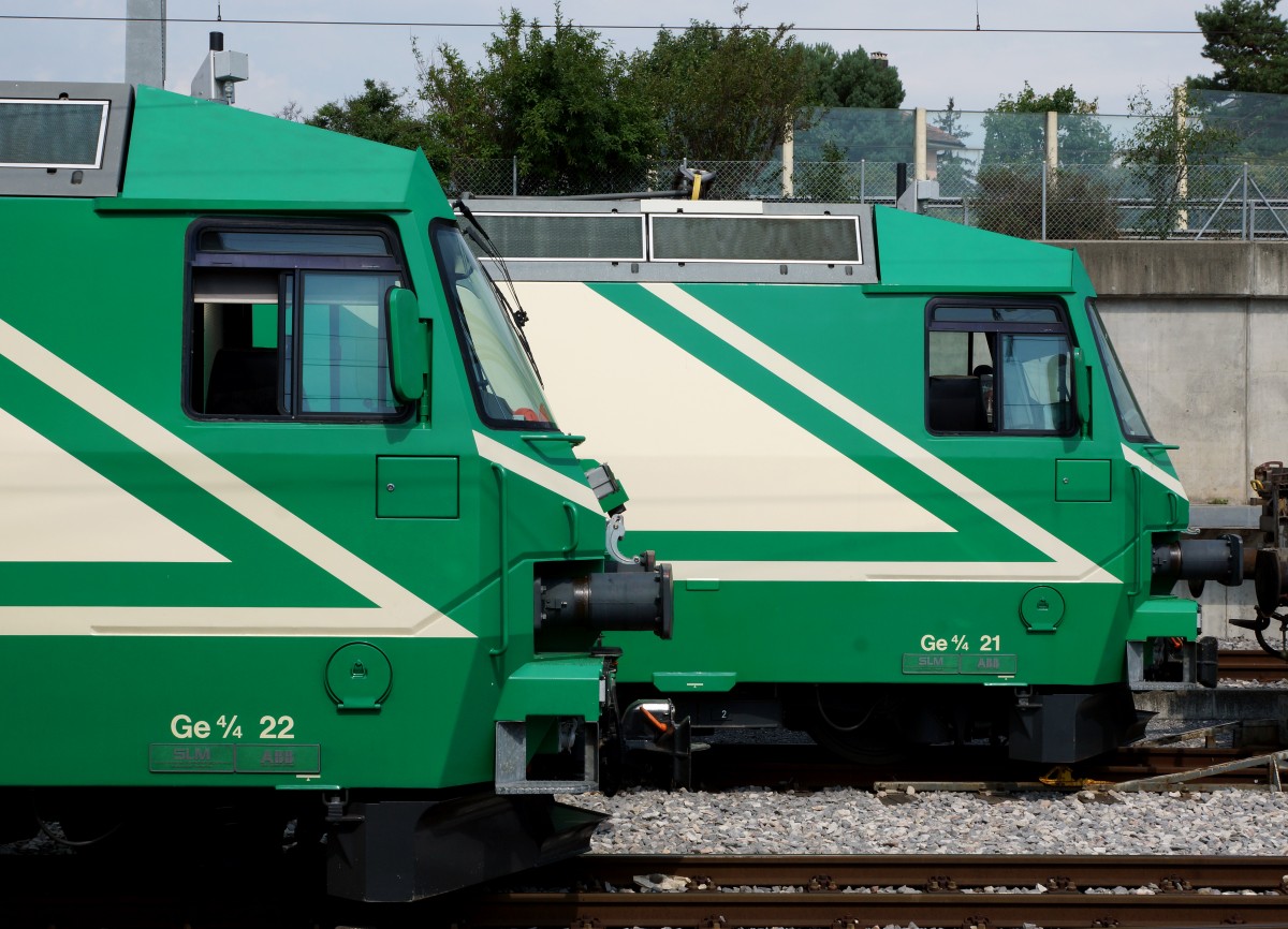 MBC/BAM: Eher seltenes Zusammentreffen der beiden Lokomotiven Ge 4/4 21 und Ge 4/4 22 (1994) in Morges am 13. August 2015.
Foto: Walter Ruetsch