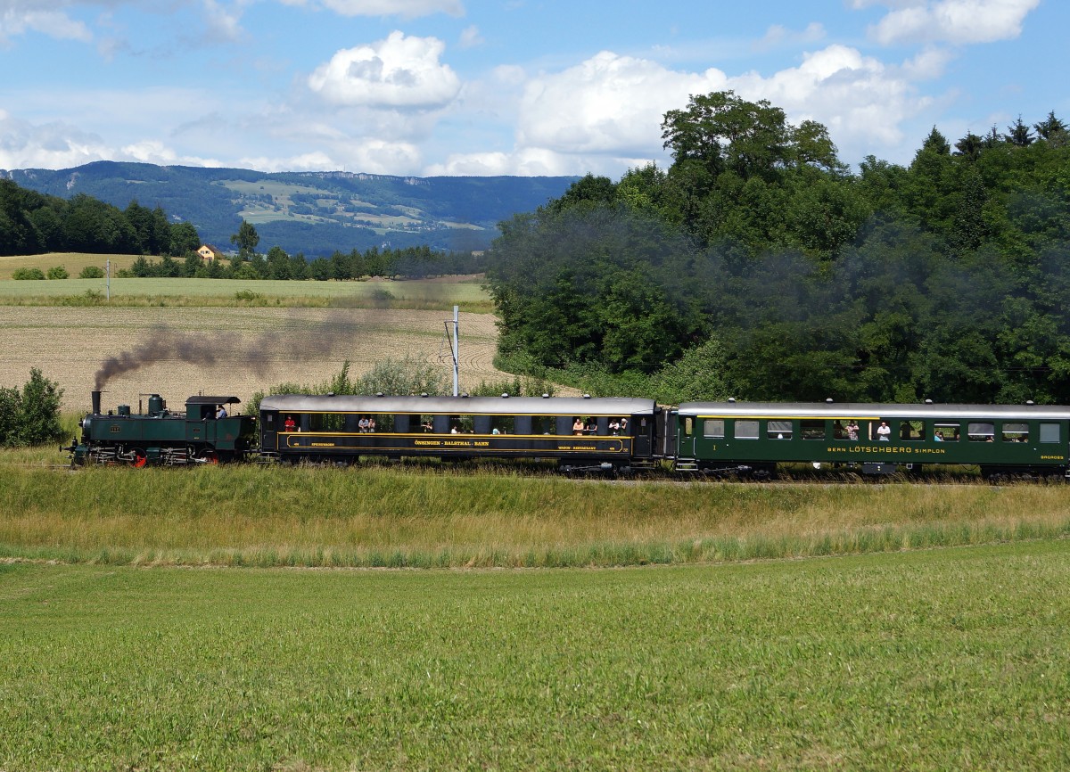 OeBB: An den Gotthel-Märit Sumiswald vom 13. Juni 2015 mit dem OeBB Dampfzug. Zum Einsatz gelangten die drei in Balsthal stationierten Dampflokomotiven Eb 2/4 35. E 3/3 2 und die Ed 2x2/2 196. Die Aufnahme entstand während der Rückreise bei Biberist.
Foto: Walter Ruetsch  