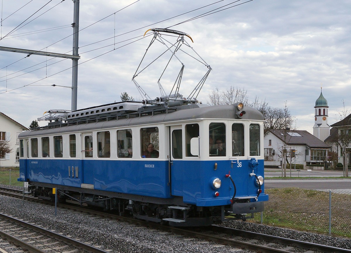 RBS/VBW: BDe 4/4 36 ex VBW  BLAUES BAEHNLI  vor der Kulisse der röm kath. Kirche Biberist auf Sonderfahrt am 13. Dezember 2014.
Bahnsujets der Woche 50/2014 von Walter Ruetsch 