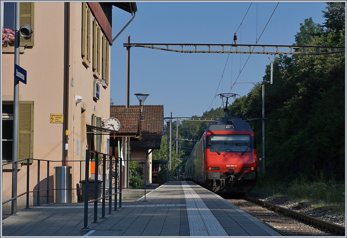 Sommerfahrplan 2018: Die SBB Re 460 067-2 schiebt ihren IR27 3462 in Sommerau Richtung Basel SBB. 
18. Juli 2018