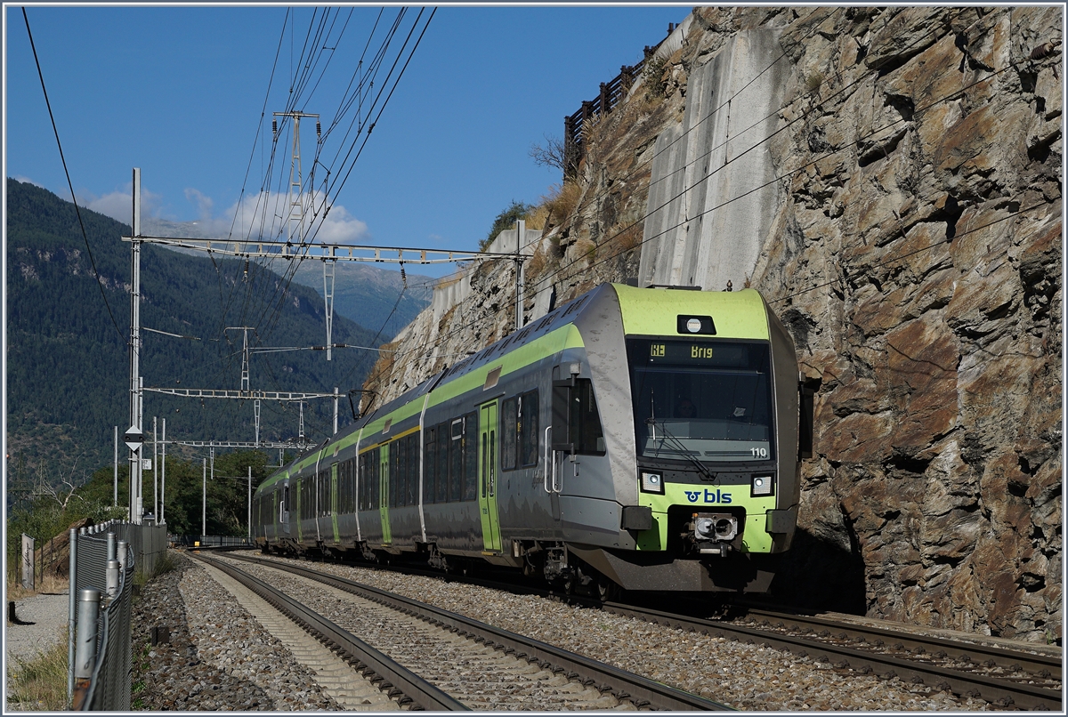 Zwei BLS RABe 535  Lötschberger  auf der Fahrt nach Brig kurz nach Lalden.
14. August 2016