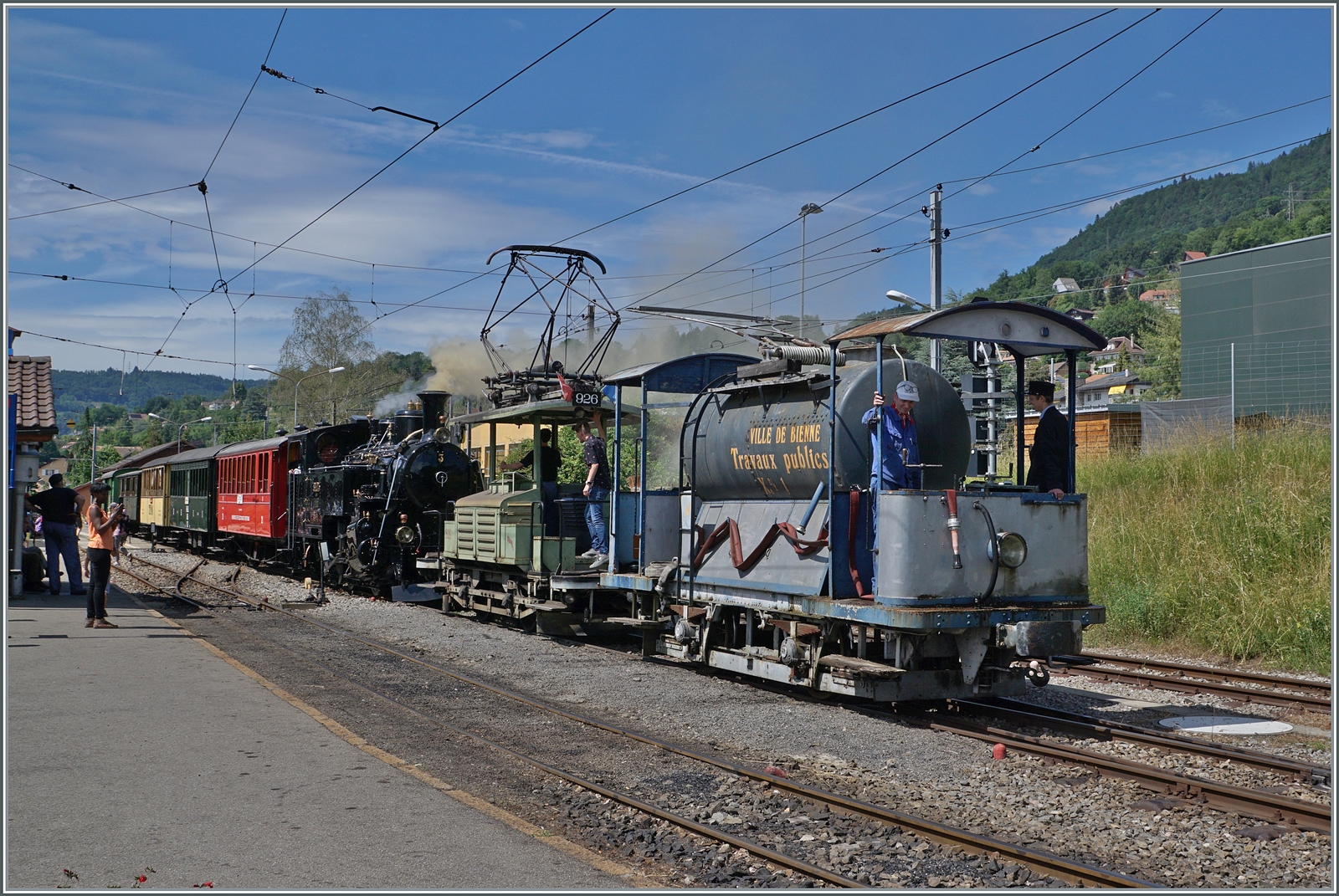 Damit nicht anbrennt verfügt die Blonay-Chamby Bahn über den Xe 2/2 N° 1 (ohne elektrische3 Ausrüstung) der als Wassersprengwagen eingesetzt wird und in Blonay auf seinen nächsten Einsatz wartet. 

6. Juni 2022