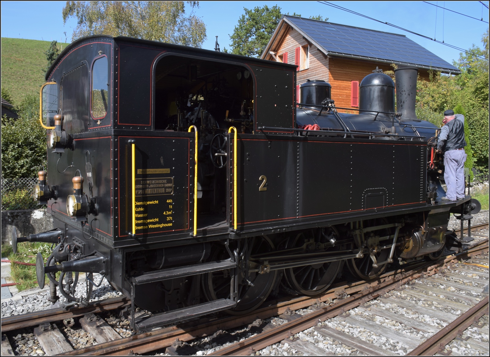 Dampftage Huttwil.

Schmieren und Salben hilft allenthalben. Ed 3/4 2 der Solothurn-Münster-Bahn im Bahnhof Sumiswald-Grünen. Oktober 2023.
