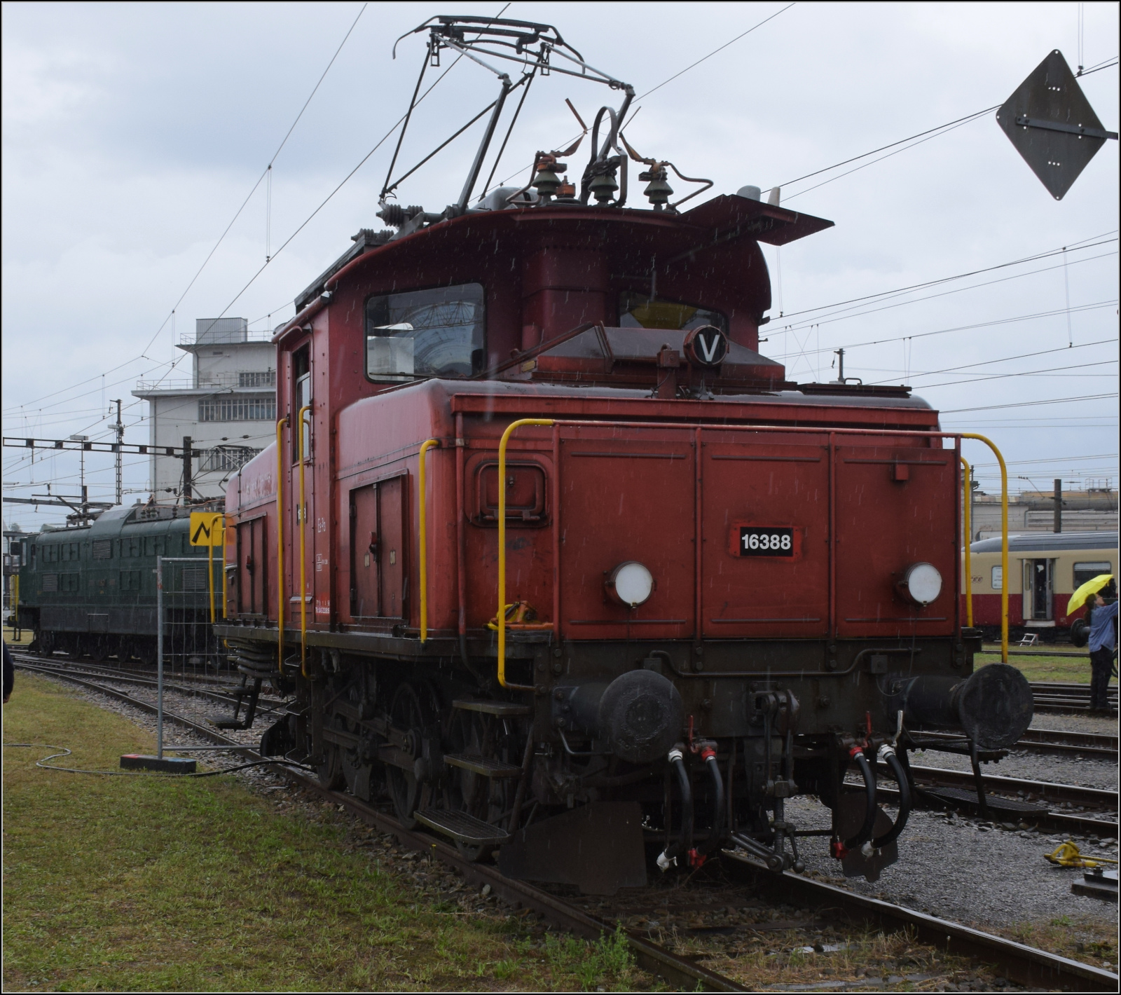 Depotfest Olten 2023. 

Ee 3/3 16388, das halbe Krokodil mit einer Baureihen-Bauzeit von 44 Jahren. August 2023.