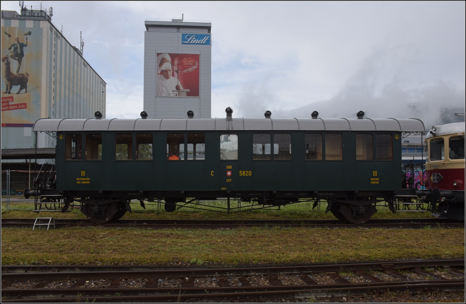 Depotfest Olten 2023

Thurgauer Stube C2 5820 des Vereins historische MThB ist ein zweiachsiger Personenwagen der SBB. August 2023