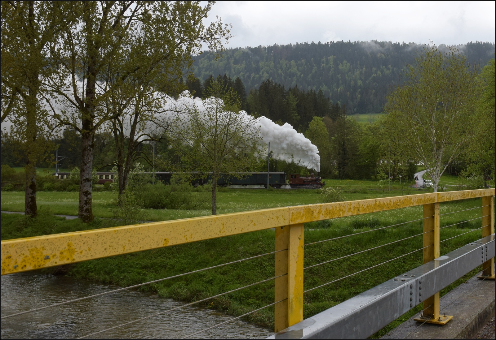 Vapeur Val-de-Travers: Train  Au fil de l'Areuse .

E 3/3 8511 bei La Presta. Mai 2023.