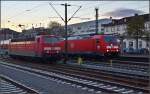 Hinter 181 223-9 fährt 146 239-9 mit ihrem internationalen RE nach Kreuzlingen vorbei.
