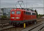 Da unterbricht man gerne die Reise, wenn man die dienstälteste Lok der DB antrifft, die auch noch frisch lackiert durch die Lande fährt.