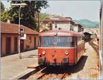 Als kleine Ergänzung zu den interessanten Bildern von Olli zum Thema  
Traktionswandel am Hochrhein  hier noch zwei Bilder aus Waldshut: Ein DB Schienenbus wartet auf die Abfahrt nach Koblenz. 
9. Mai 1984