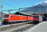Zwei DB E 185 begegnen in Brig der SBB Re 484.017, die im Cisalpino Verkehr eingesetzt wird.