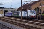 SBB CARGO INTERNATIONAL: Die beiden Vectron 193 902-4 und 193 209-4 (SBB) mit einem ehemaligen SBB-Speisewagen in Burgdorf bei der Weiterfahrt zur SOB f�r weitere Versuchsfahrten.