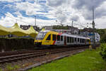Der VT 285 (95 80 0648 525-3 D-HEB / 95 80 0648 025-4 D-HEB), ein Alstom Coradia LINT 41 der HLB (Hessische Landesbahn), als RB 93  Rothaarbahn  (Betzdorf - Siegen - Kreuztal - Erndtebr�ck - Bad