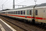Klimatisierter modernisierte zweite Klasse InterCity-Großraumwagen, D-DB 61 80 29-91 303-4, der Gattung Bpmmbz 285.3, der DB Fernverkehr AG, eingereiht im Zugverband als Wagen Nr. 28 in den IC 146 (Berlin – Amsterdam), am 21 Januar 2025 im Bahnhof Rheine.

Der Wagen ist aus einer Nachfolgeserie der Eurofima-Wagen, er wurde 1986 von LHB - Linke-Hofmann-Busch in Salzgitter-Watenstedt gebaut und als 61 80 29-94 029-2 Bpmbz 293.6 an die Deutsche Bundesbahn (DB) ausgeliefert, zuletzt wurde er 2015/16 modernisiert. Der Wagen ist für eine Höchstgeschwindigkeit von 200 km/h (RIC) zugelassen.

TECHNISCHE DATEN:
Spurweite: 1.435 mm (Normalspur)
Länge über Puffer: 26.400 mm
Wagenkastenlänge: 26.100 mm
Wagenkastenbreite: 2.825 mm
Höhe über Schienenoberkante: 4.050 mm
Drehzapfenabstand: 19.000 mm
Achsstand im Drehgestell: 2.500 mm
Drehgestellbauart: Minden-Deutz 523
Leergewicht: 44 t
Höchstgeschwindigkeit: 200 km/h
Sitzplätze: 69 (in der 2. Klasse), Platz 21 und 24 für Behinderte
Abteile: 1 (Großraum)
Toiletten: 2, geschlossenes System, davon 1 behindertengerecht
Bremse: KE-GPR-Mg (D) [ep] [NBÜ]