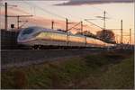Bei Schliengen fädelt ICE 107 von Köln nach Basel SBB in die Neubaustrecke durch den  Katzenbergtunnel ein.