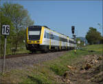 Ade Dieselloch am  badischen Triumphbogen . 

612 051 und 612 125 kommen nach dem Steinaviadukt ab Lauchringen auf die Rennstrecke bis Erzingen. Auf diesem Abschnitt ist f�r Tempo 160 nicht einmal Neigetechnik n�tig. April 2026.
