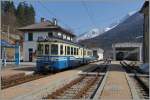 Der SSIF ABe 6/6 34 wartet in seinem Ausgangsbahnhof Re auf die Abfahrt als Regionalzug nach Domodossola.